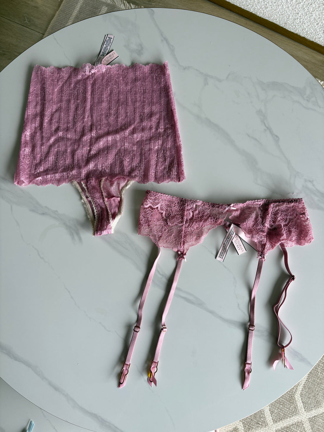 VS garter set