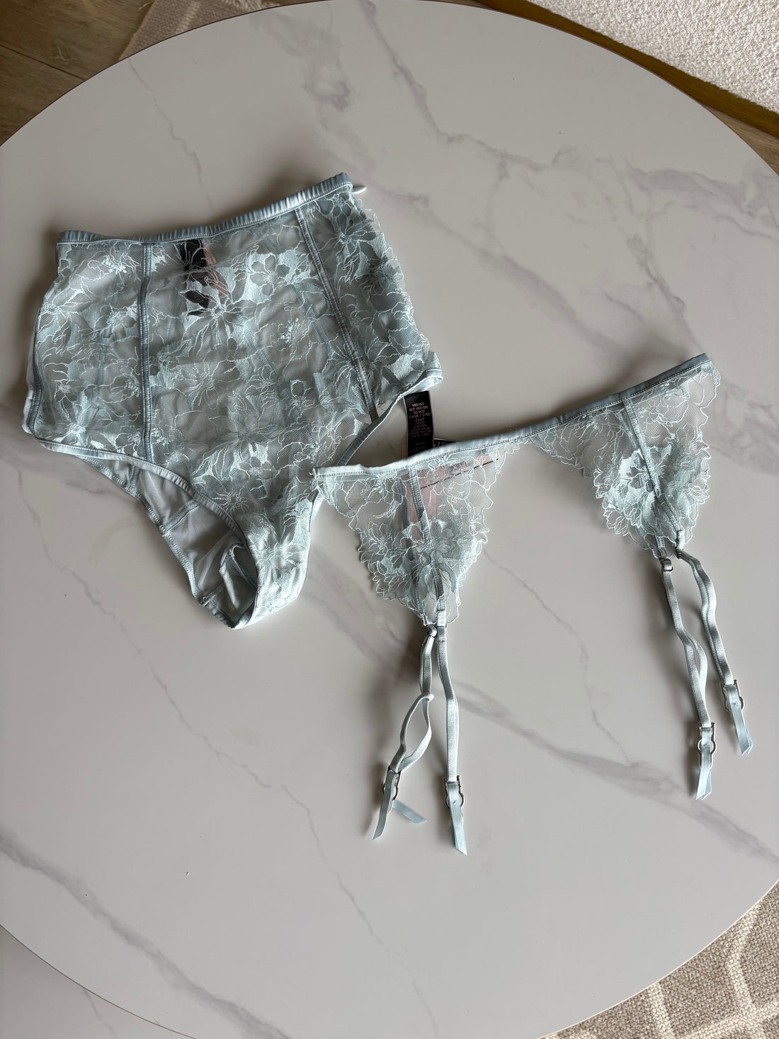 VS garter set