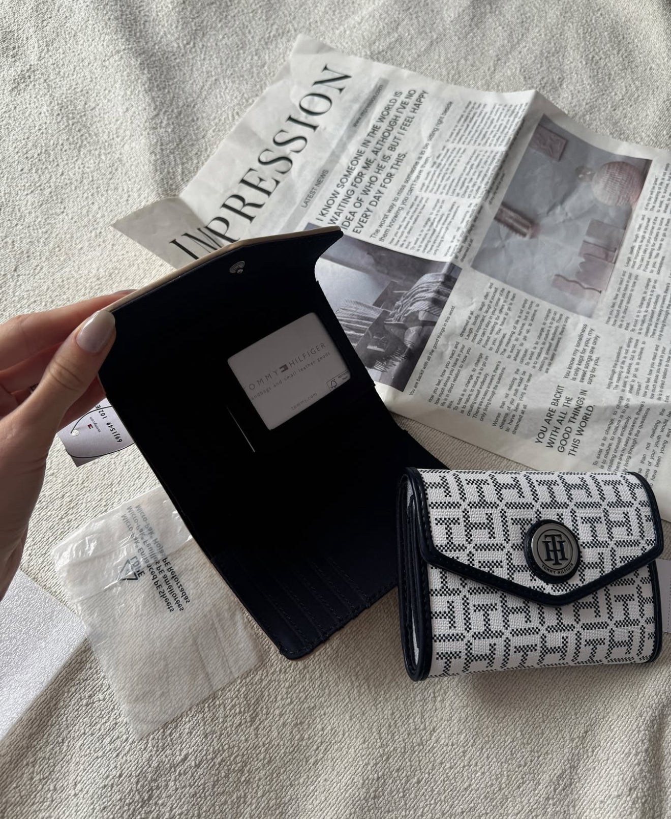 Tommy Hilfiger Logo Bifold Wallet