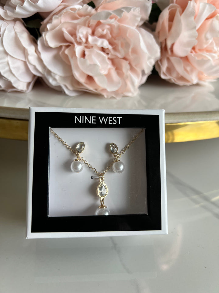 Nine West Necklace earring set