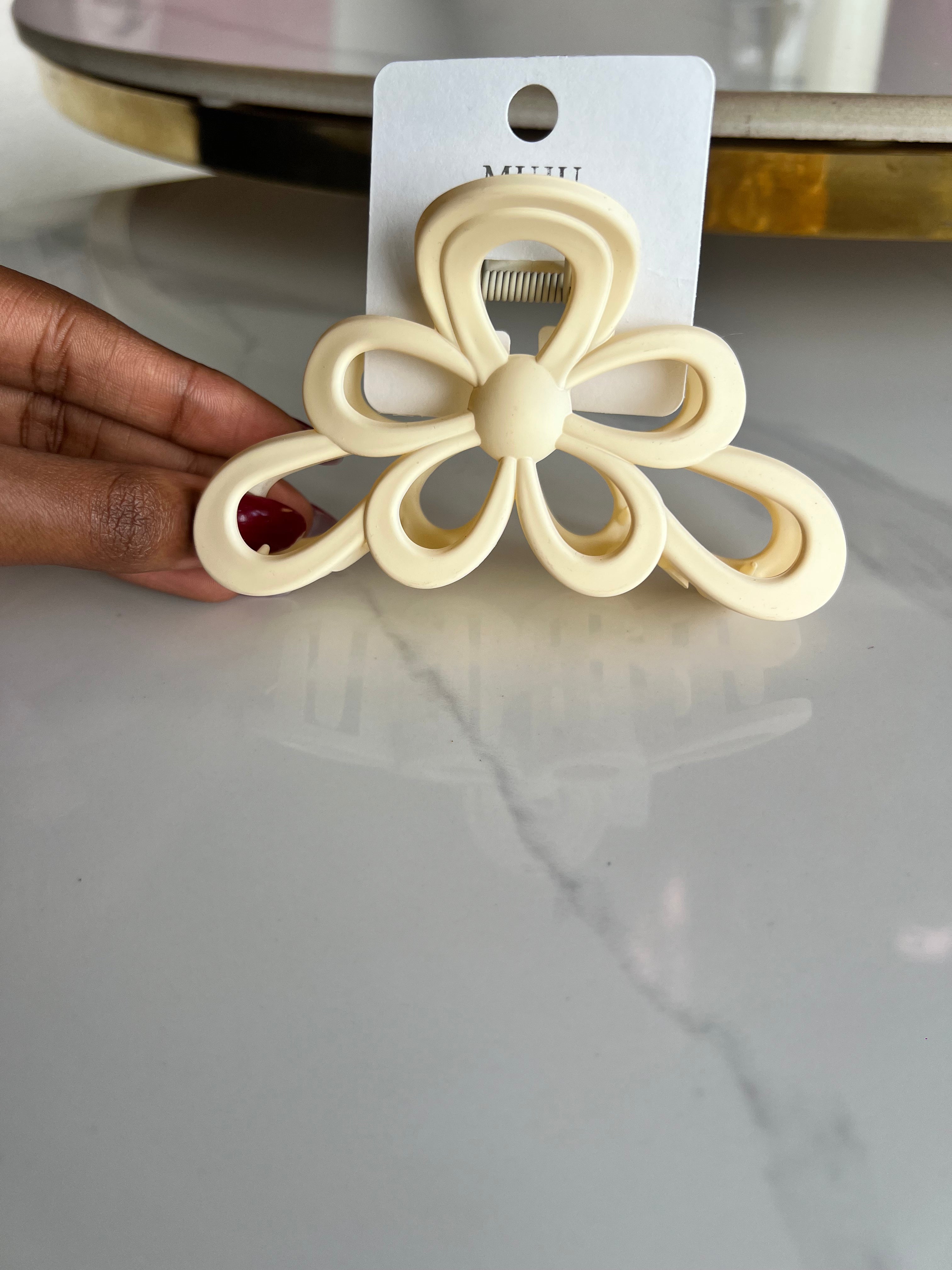 Hollowed Flower Hair Clip