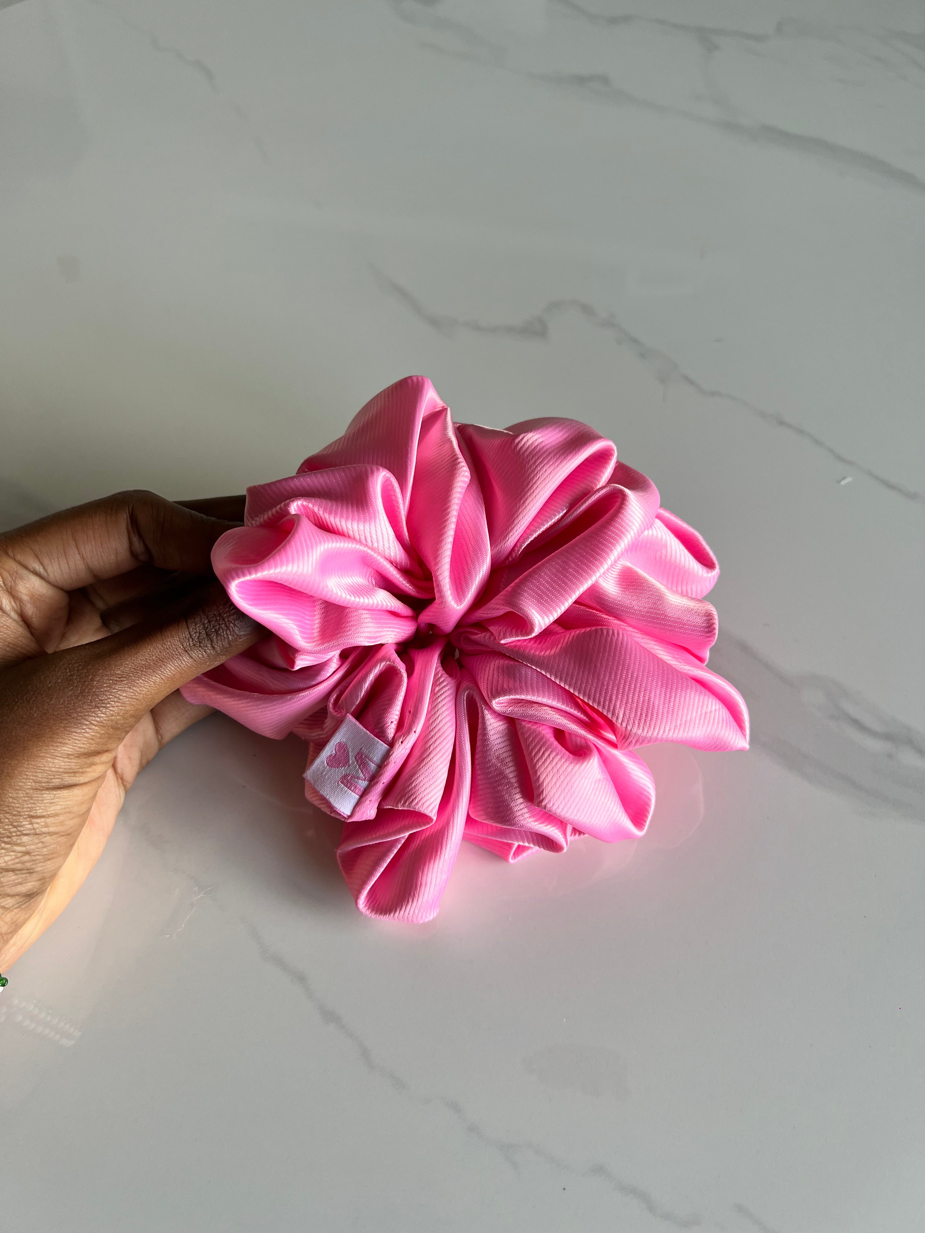 Scrunchie pink satin M-hearts