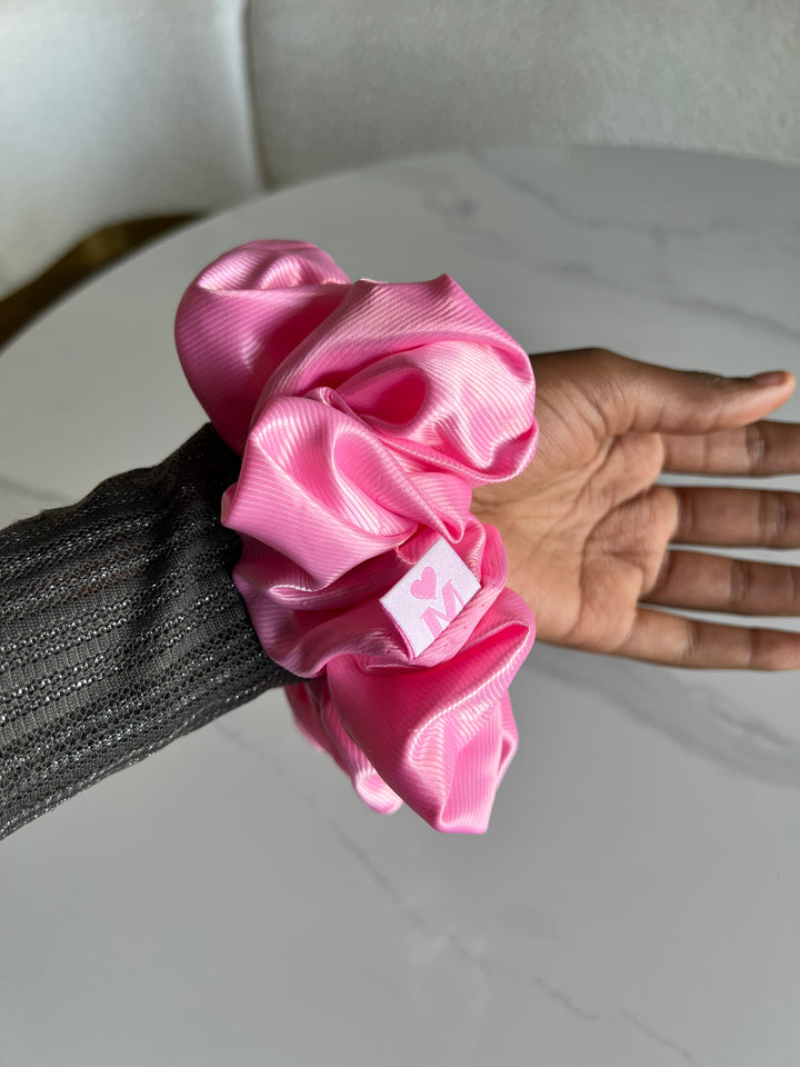 Scrunchie pink satin M-hearts