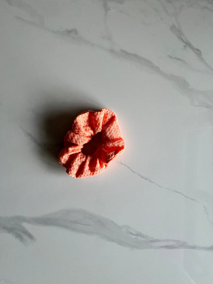 Srunchie knitted size small orange