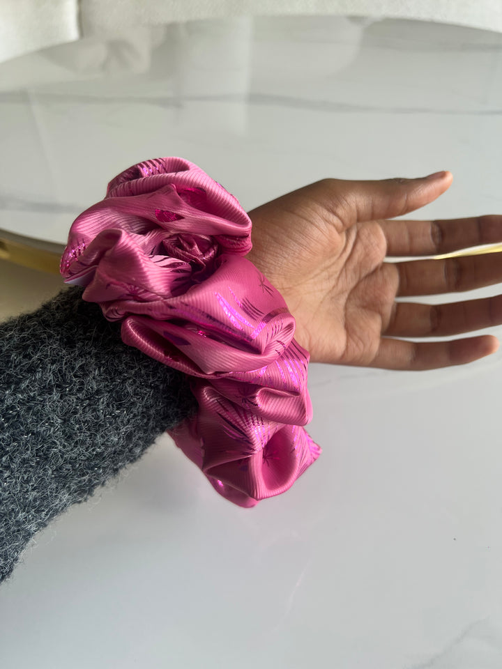 Scrunchie purple detailing satin M-hearts