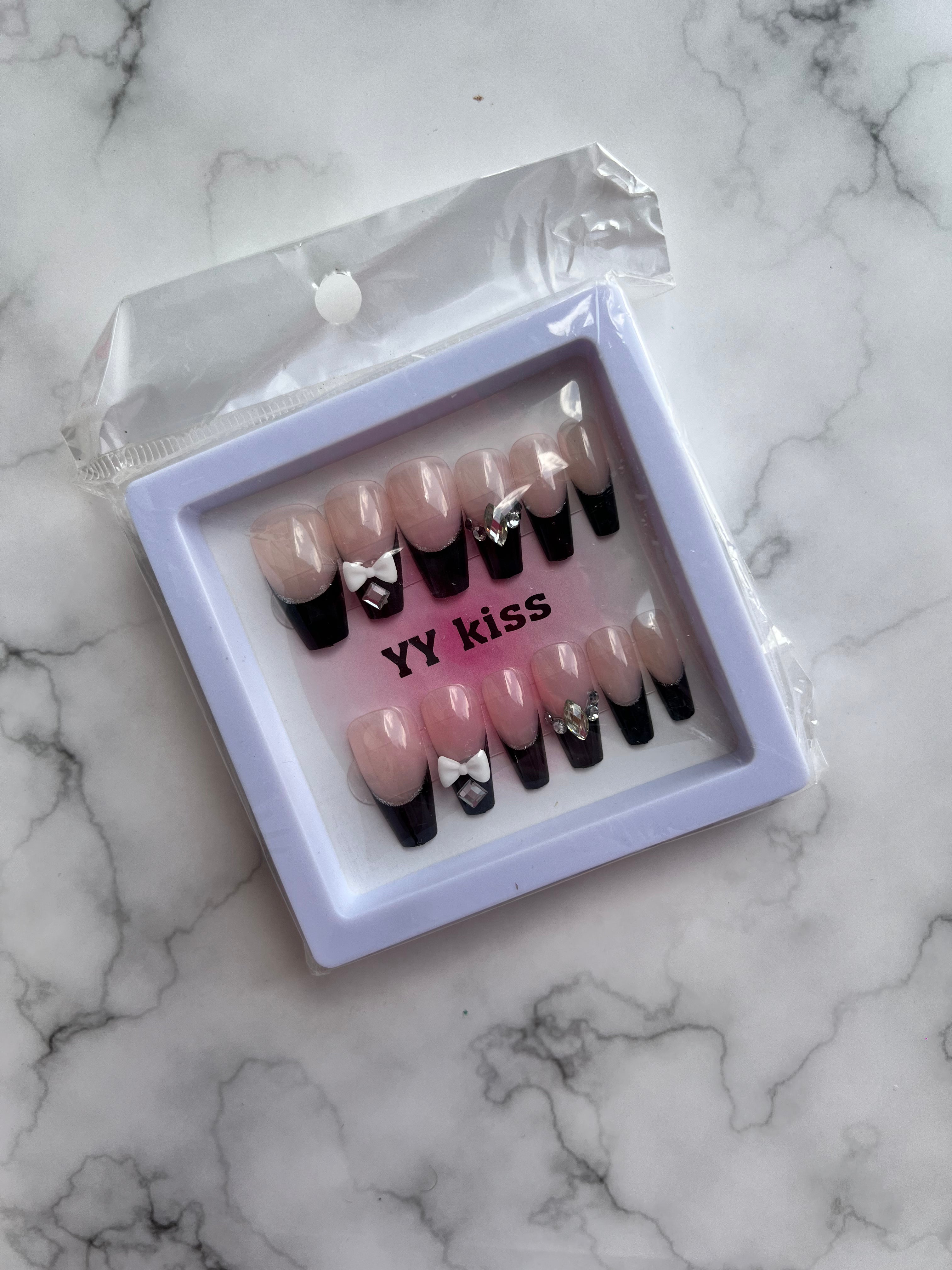 YY Kiss Press-On Nails