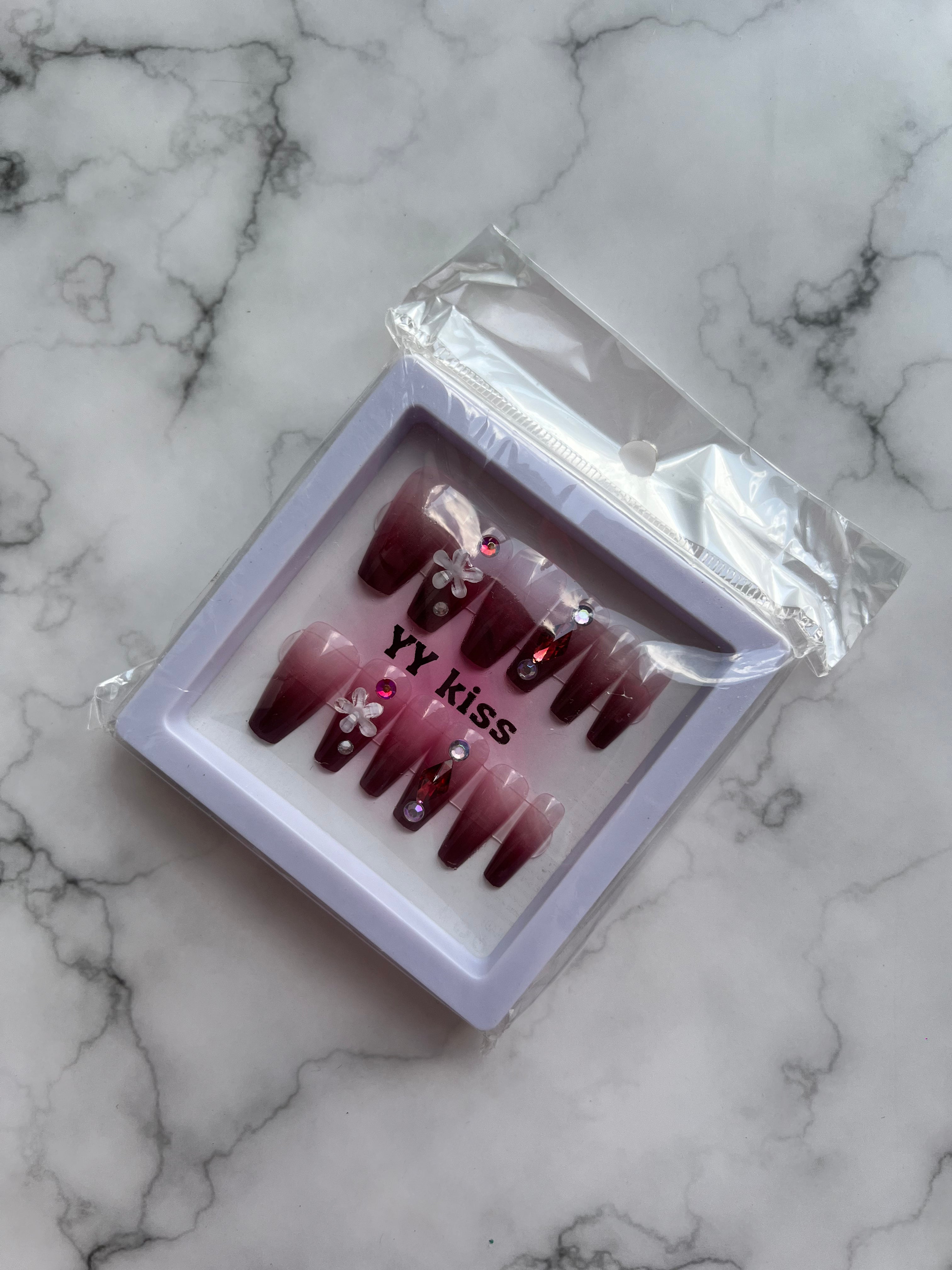 YY Kiss Press-On Nails